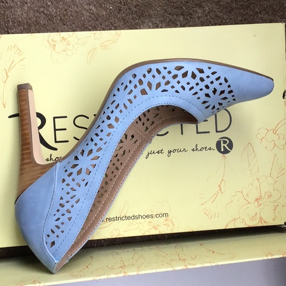 Heels - Picture 3 of 3